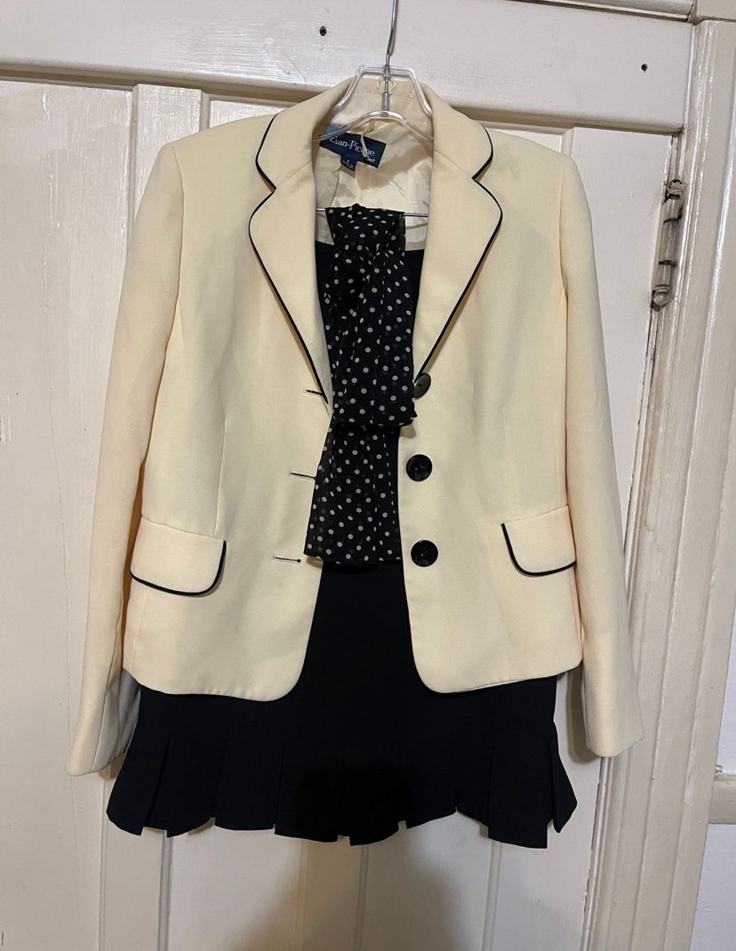 Evan Picone suit 2 piece set SZ 4 Skirt Montpellier With Scarf!