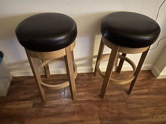 Swivel seats bar stool