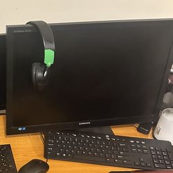 Screen With Keyboard 