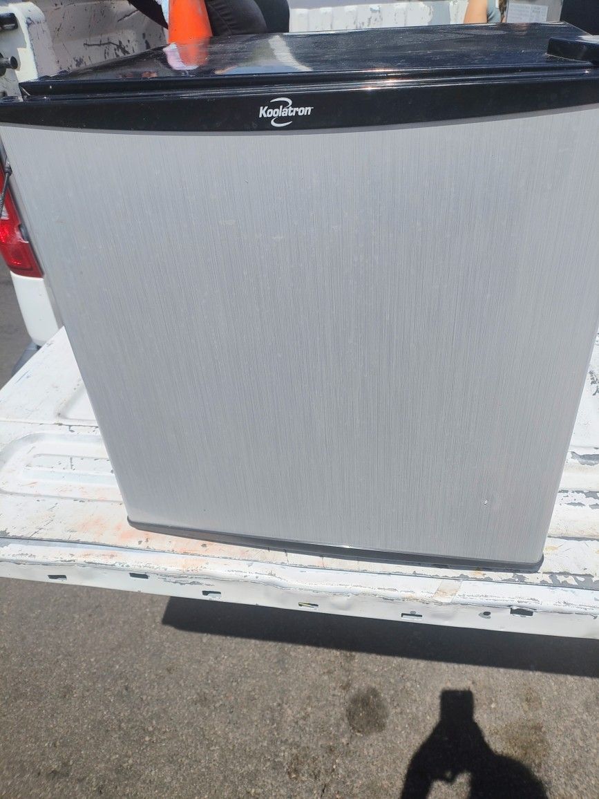 Koolatron Mini Fridge 