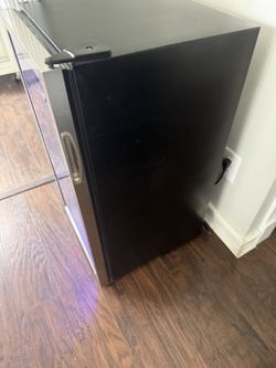 Danby 36 bottle wine bottle cooler/beverage cooler