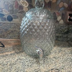 Elegant beverage dispenser 