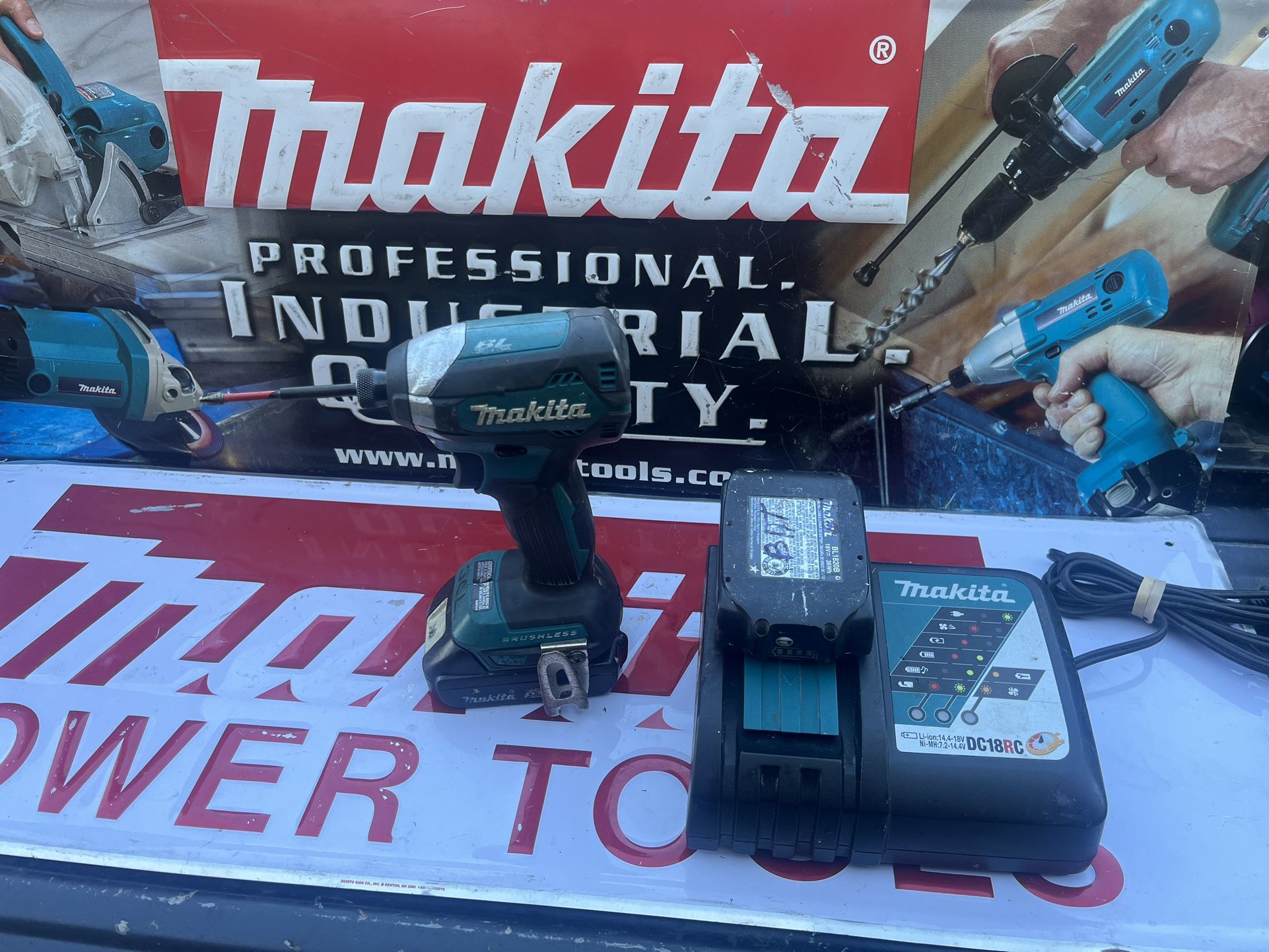 Makita 18v Brushless Xdt13 Kit