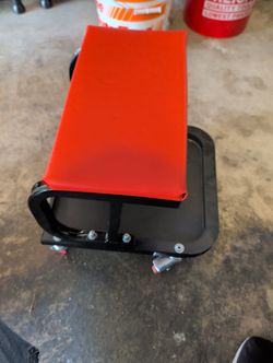 Harbor Freight Rolling Stool