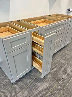 Shaker Kitchen Cabinets with Soft-Close Hinges