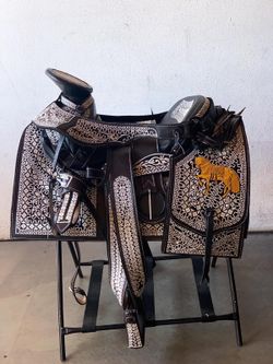 Montura bordada hecho en México 100% calidad