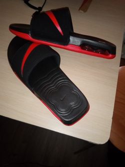 Nike slippers sales with air bubble