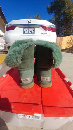 Uggs size 5