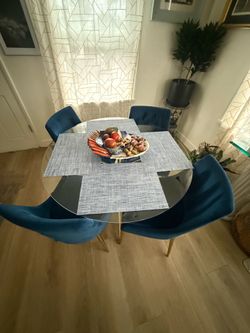 Modern Glass Dinning Table/Chair Set