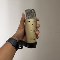 Micrófono/ microphone + antipop + trípode- semi new