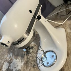 White Kitchen Aid Mixer 