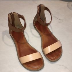 Express sandals
