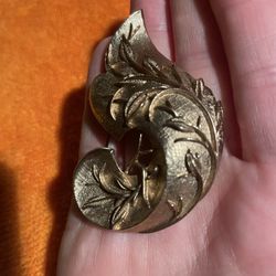 Sarah Coventry Gold Tone Leafy Brooch My