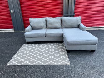 Sectional Couch!! Delivery Available 🚚!! Dimensions: 94” Length x 34” Height x 38” Depth ( 65” Depth Chaise)