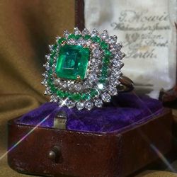 Women's vintage designer Emerald green engagement promises ring size 6.0