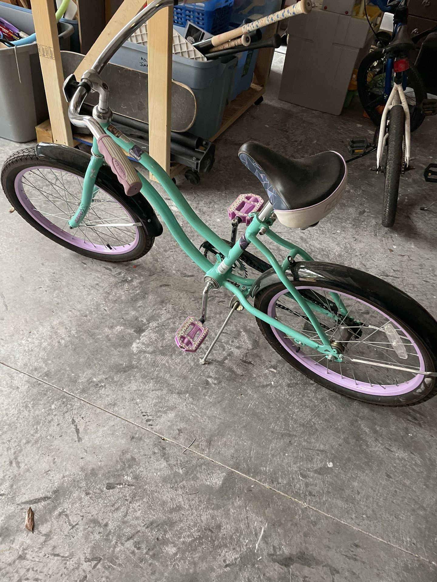 Girls Huffy Fairmont Cruiser 20inch