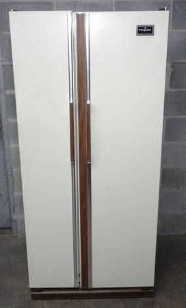 GE Hotpoint 30" Side by Side Refrigerator - Beige - CSX20EHD - Works Great