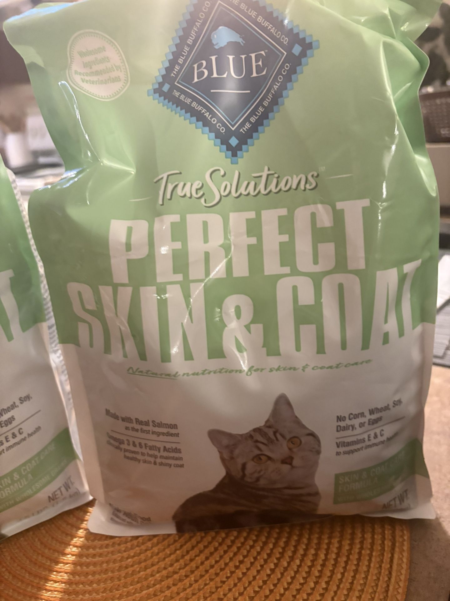 Cat Food: Greenies Treats & Blue True Solutions: Perfect Skin & Coat