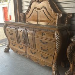 Michael Amini Queen Size Bedroom Set Eden Collection ( Deliver Available 
