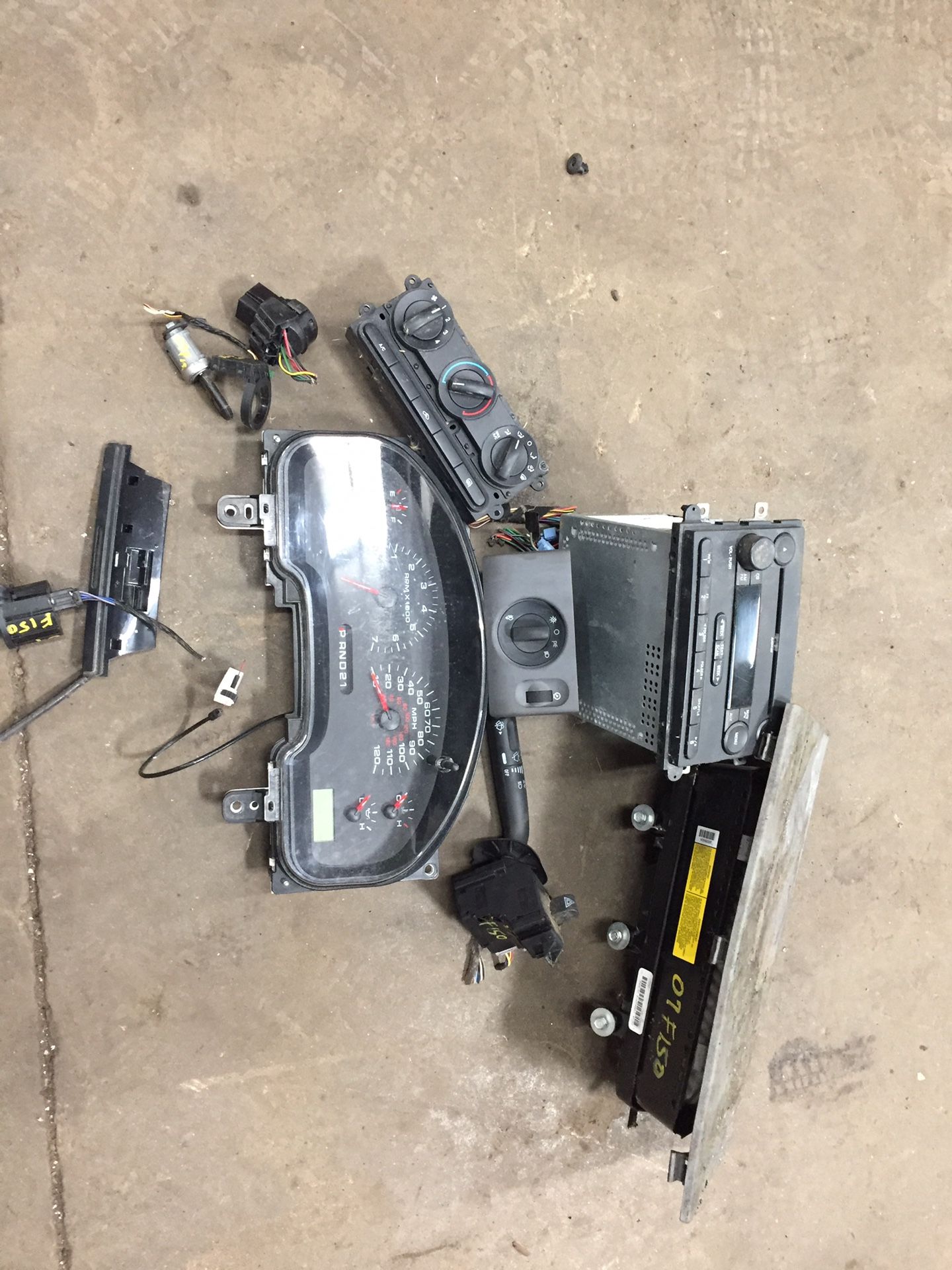 2007 Ford F150 4 x 4 Instrument Cluster heater control parts radio