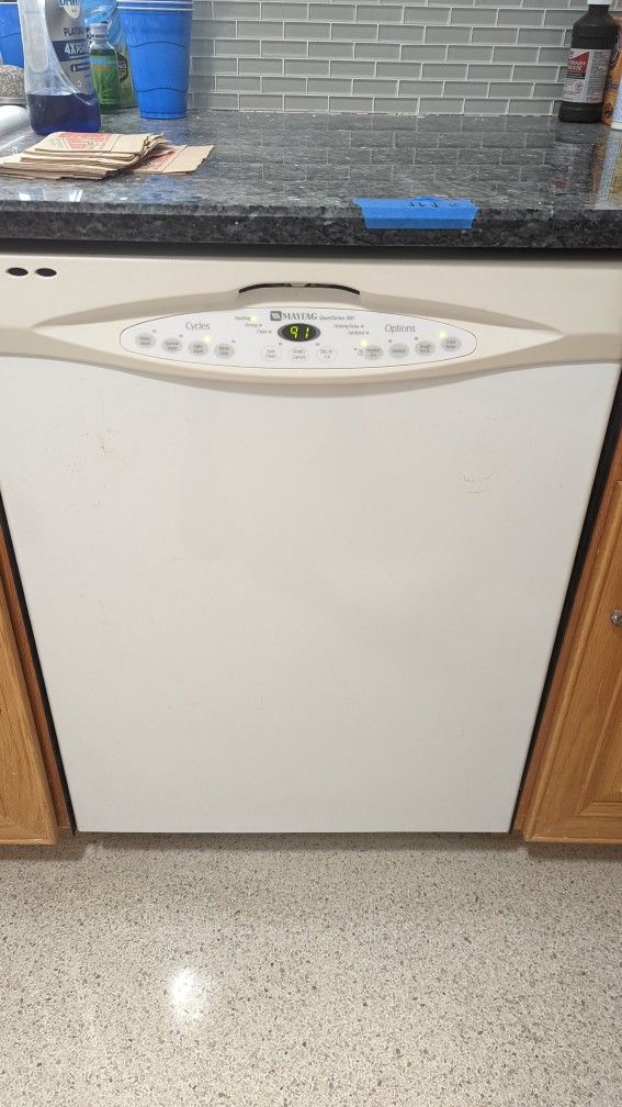 Maytag Quiet Series 300 Dishwasher