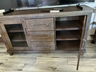 Living room / dining  banquet  chest