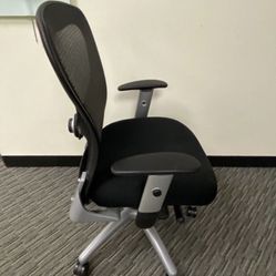 Office Chair. (9 To 5 Seating) 