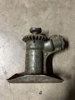 Title Vintage Stamped Steel Green Screw Jack
