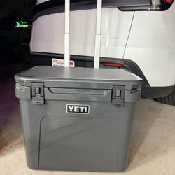 Yeti Roadie 60 Wheeled Cooler Charcoal With Periscope  Handle and Smooth Rolling Wheels 