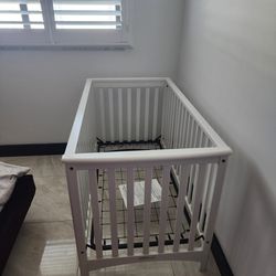 baby Crib with mattress 