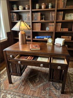 Arts & Crafts / Mission Style kneehole desk