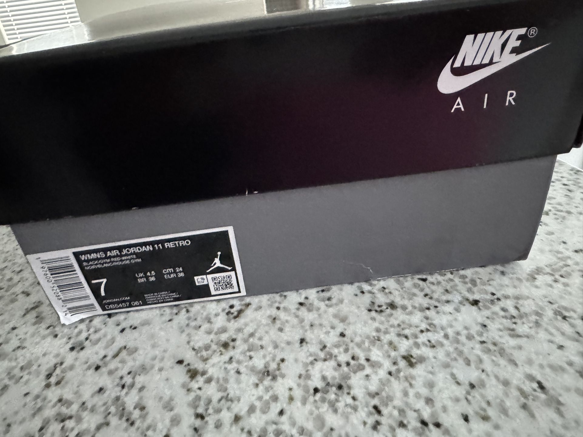 AIR JORDAN 11 BRED VELVET