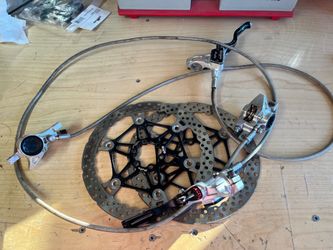 Hope Moto V2 disc brakes with matching rotors front and rear