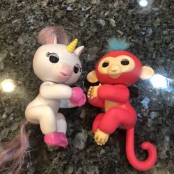 Fingerlings Set Of 2 Motion And Songs. ,Preowned Works Good.  Panda And Baby Dragon.  