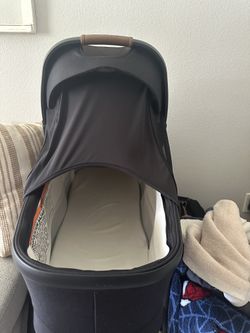 Nuna Bassinet With Stand