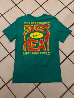 Men’s Nike shirt size small fits medium