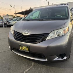 2014 Toyota Sienna L 7-Passenger Van 4DR
