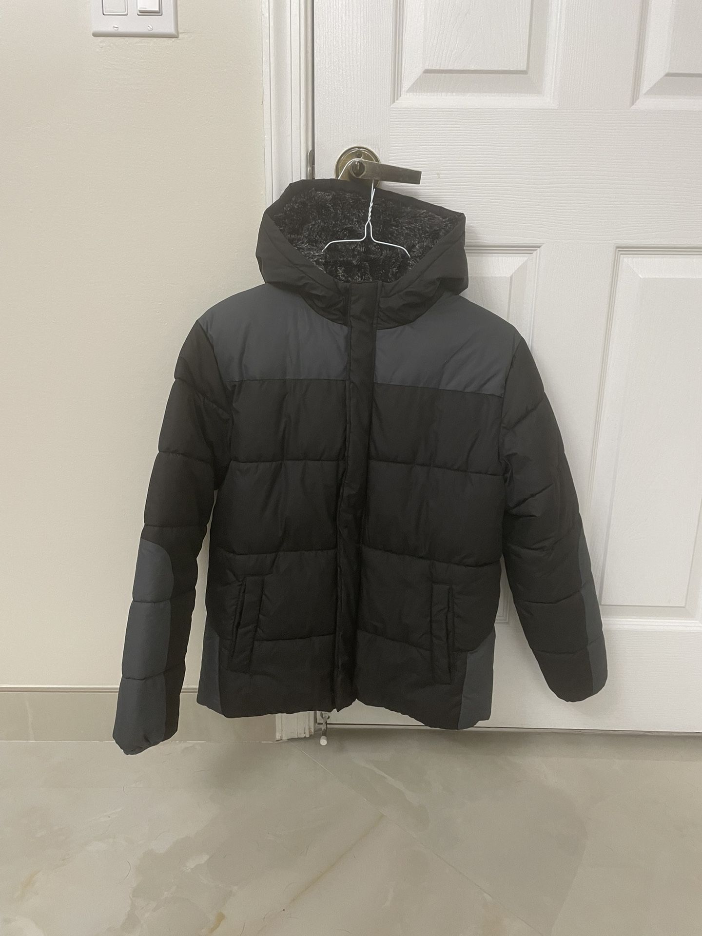 Boys size 14/16 wonder nation warm winter black puffer jacket excellent condition in Weston