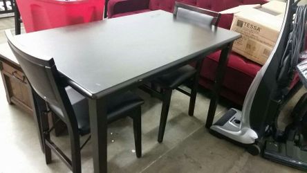 Brand new table and chairs