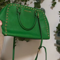 MICHEAL KORS GREEN PURSE 
