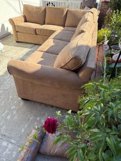 L Shape Couch (Pull out bed)