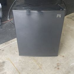 Mini-Fridge 
