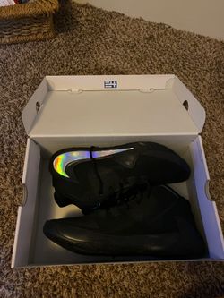 Basketball shoes