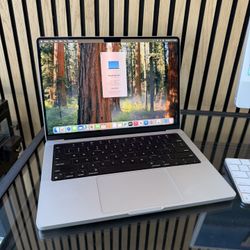Apple 14” MacBook Pro M4 Pro Chip 48GB Ram 512SSD! Still covered under AppleCare warranty!