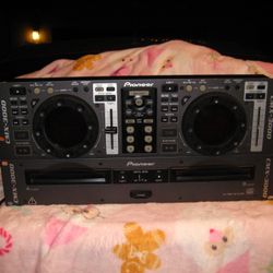 DJ CONTROLLER/ DISC READER + DJ MIXER