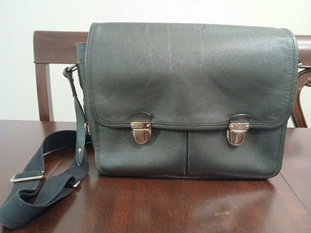 Louis Vuitton Taiga Alexei Messenger Bag - '00s