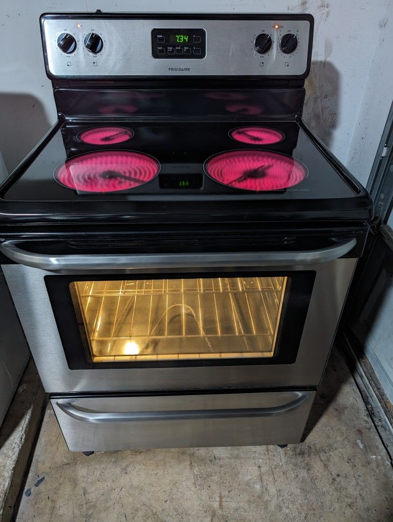 Frigidaire Electric Glass Top Stove for Sale in San Antonio, TX OfferUp