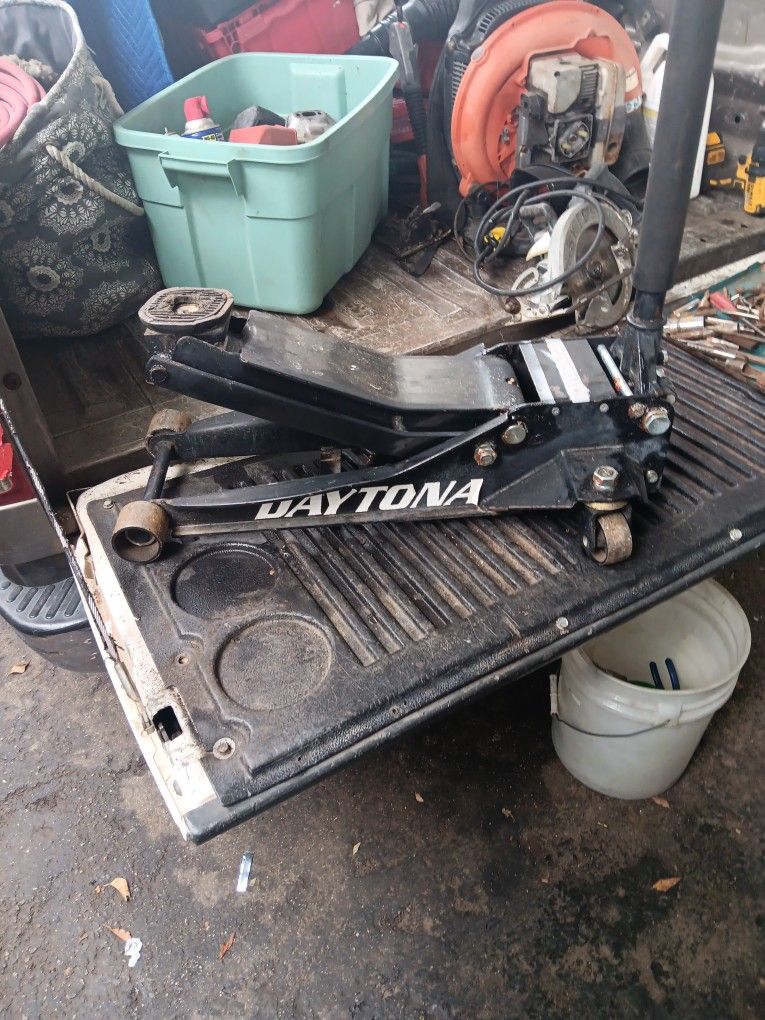 Daytona Floor Jack for Sale in Rialto, CA OfferUp