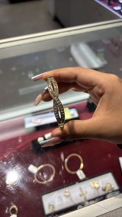 Bangle bracelet