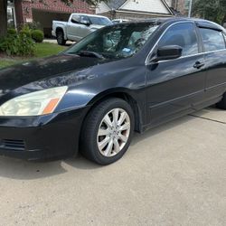 2007 Honda accord EXL V6 Vtec 3.0 liter Automatic Fwd 230k miles runs and drives good nice in in out only thing  ac don’t blow clean Texas title in ha